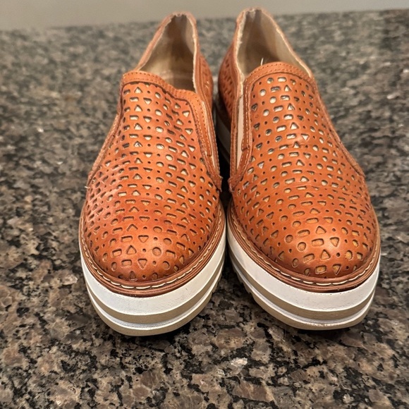 Summit by White mountain Perforated Leather Platform Loafers EUC 8.5 - Picture 3 of 14